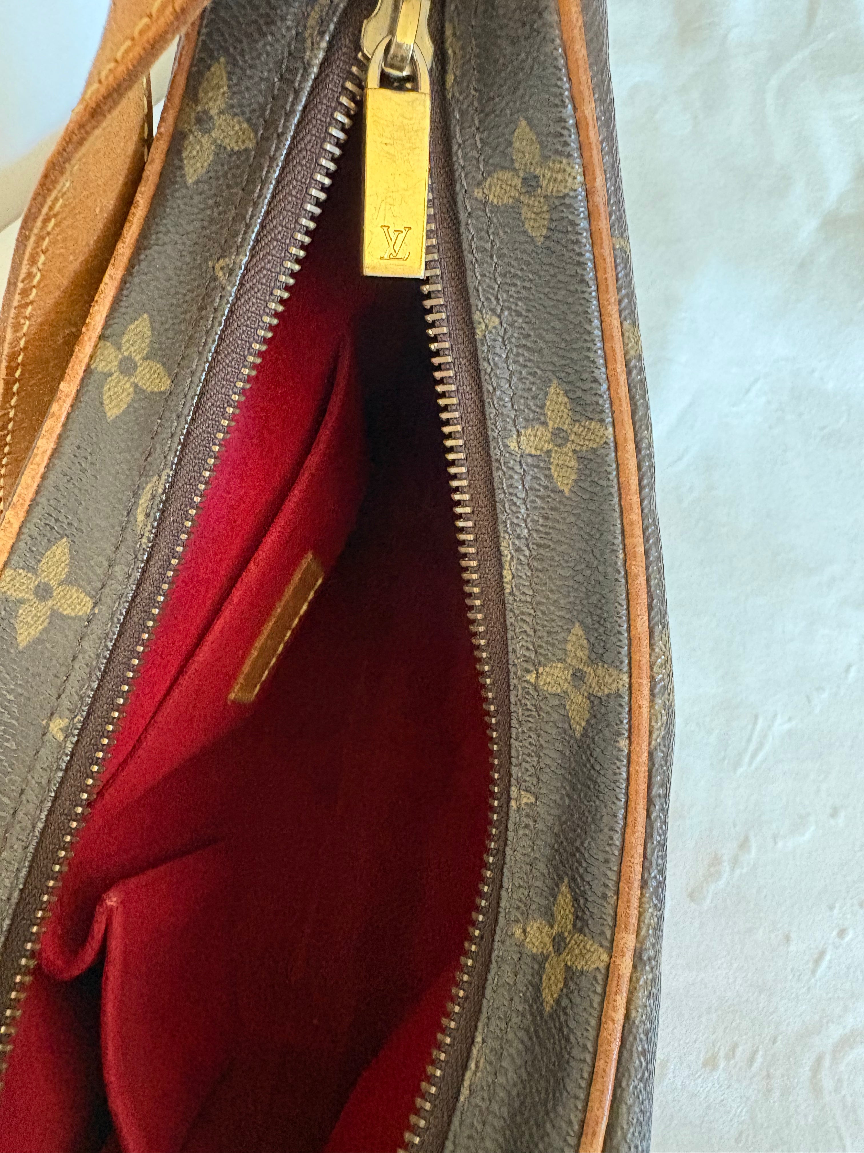 Louis Vuitton Croissant MM