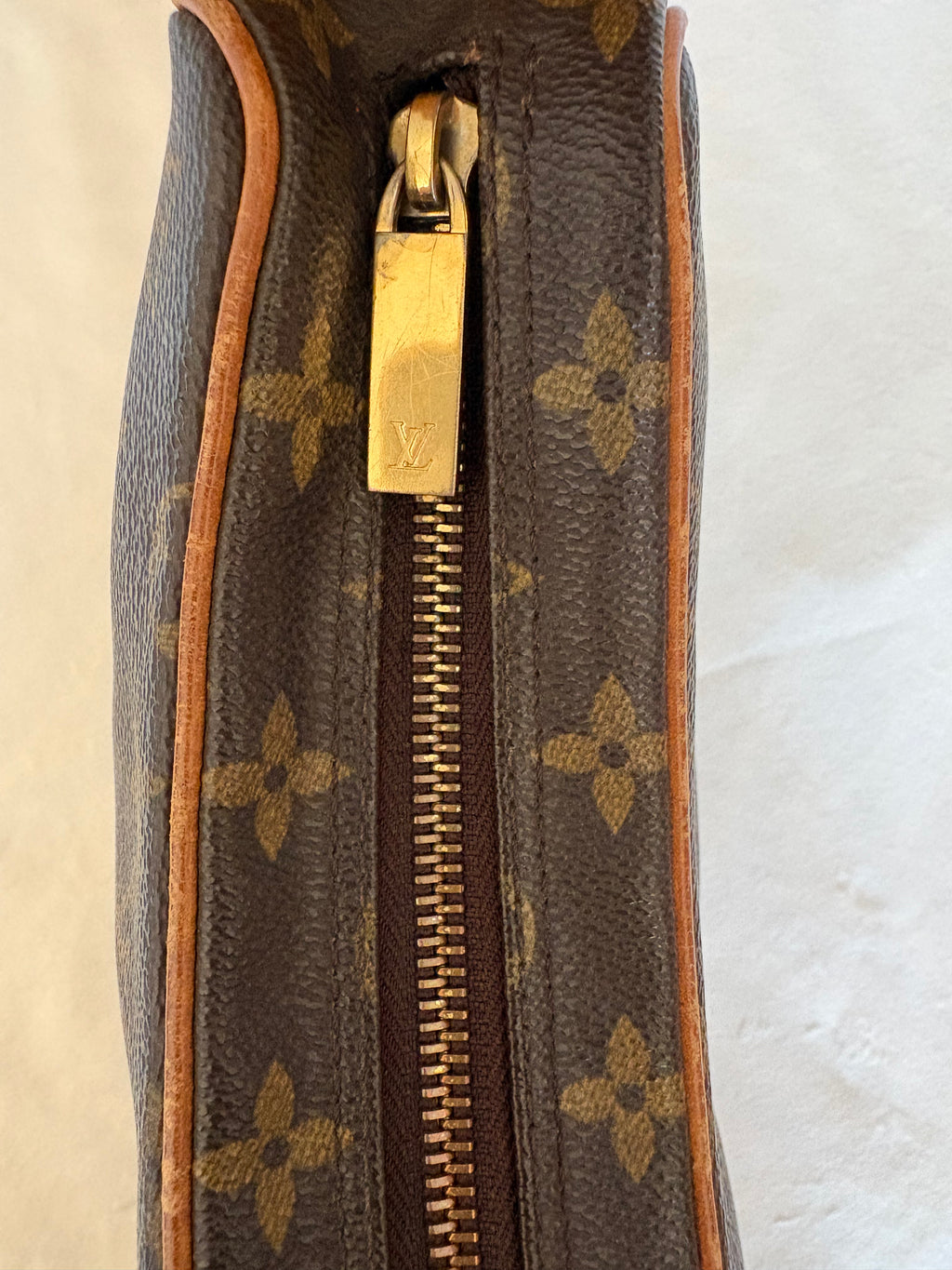 Louis Vuitton Croissant MM