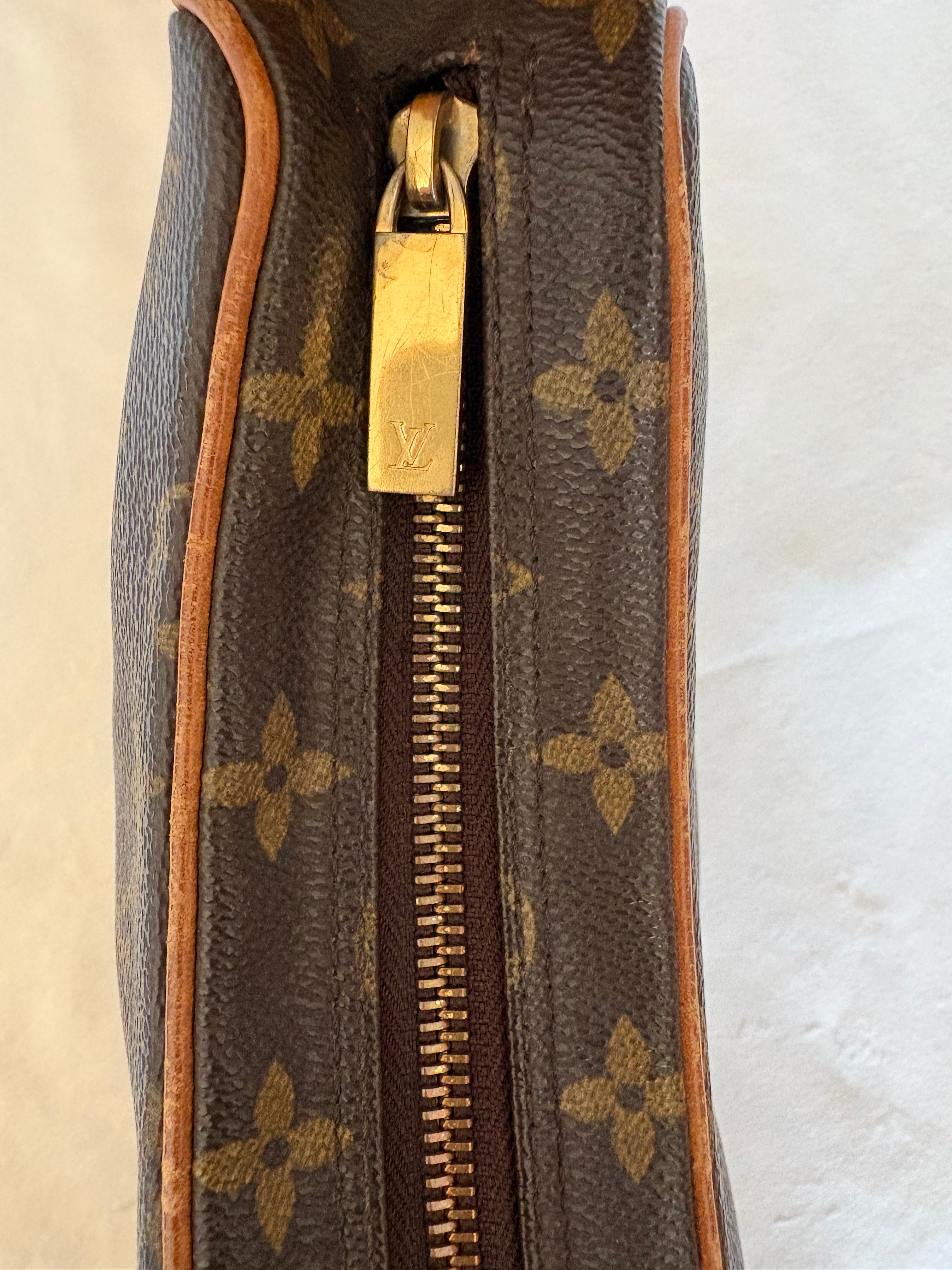 Louis Vuitton Croissant MM