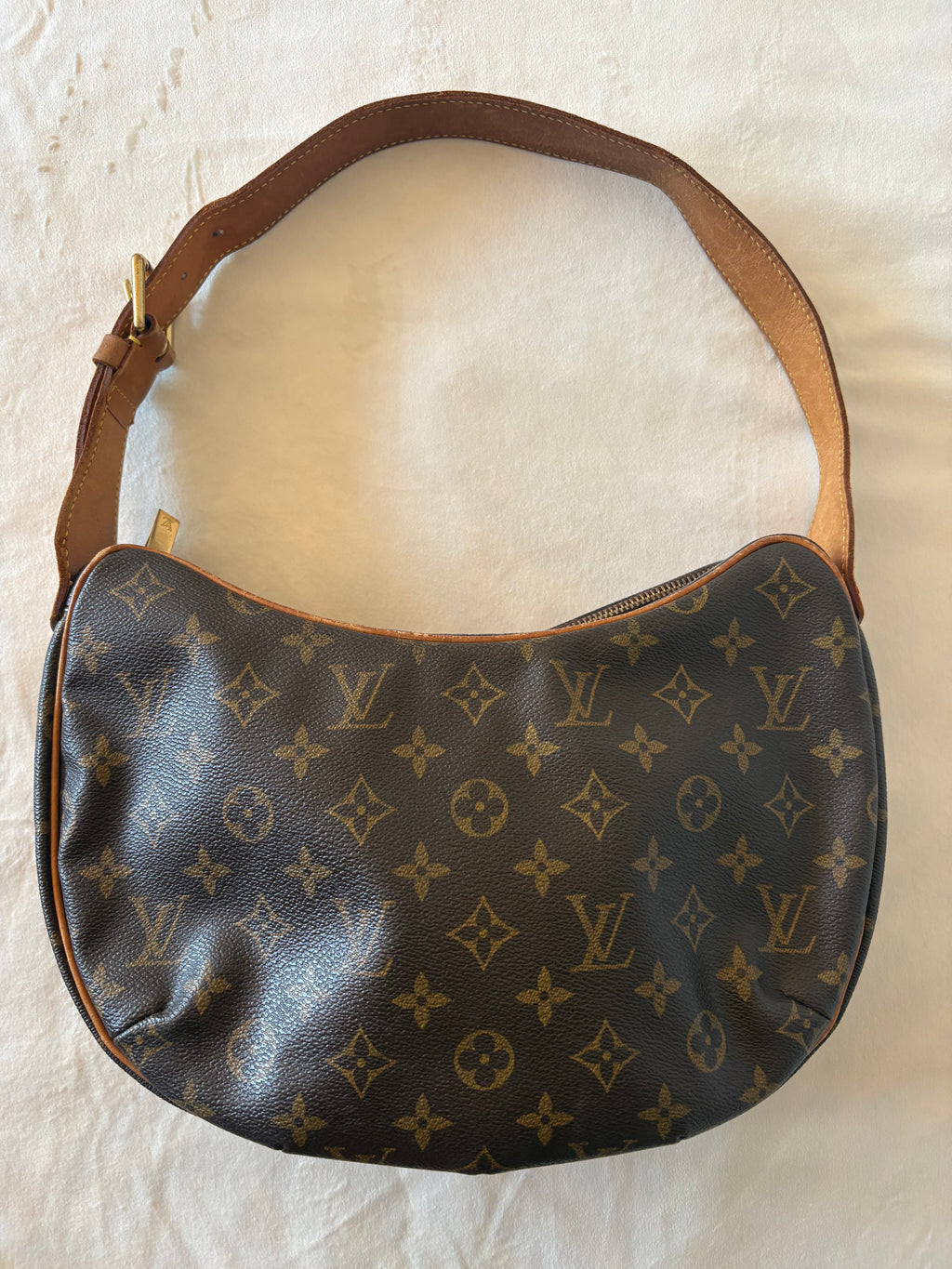 Louis Vuitton Croissant MM