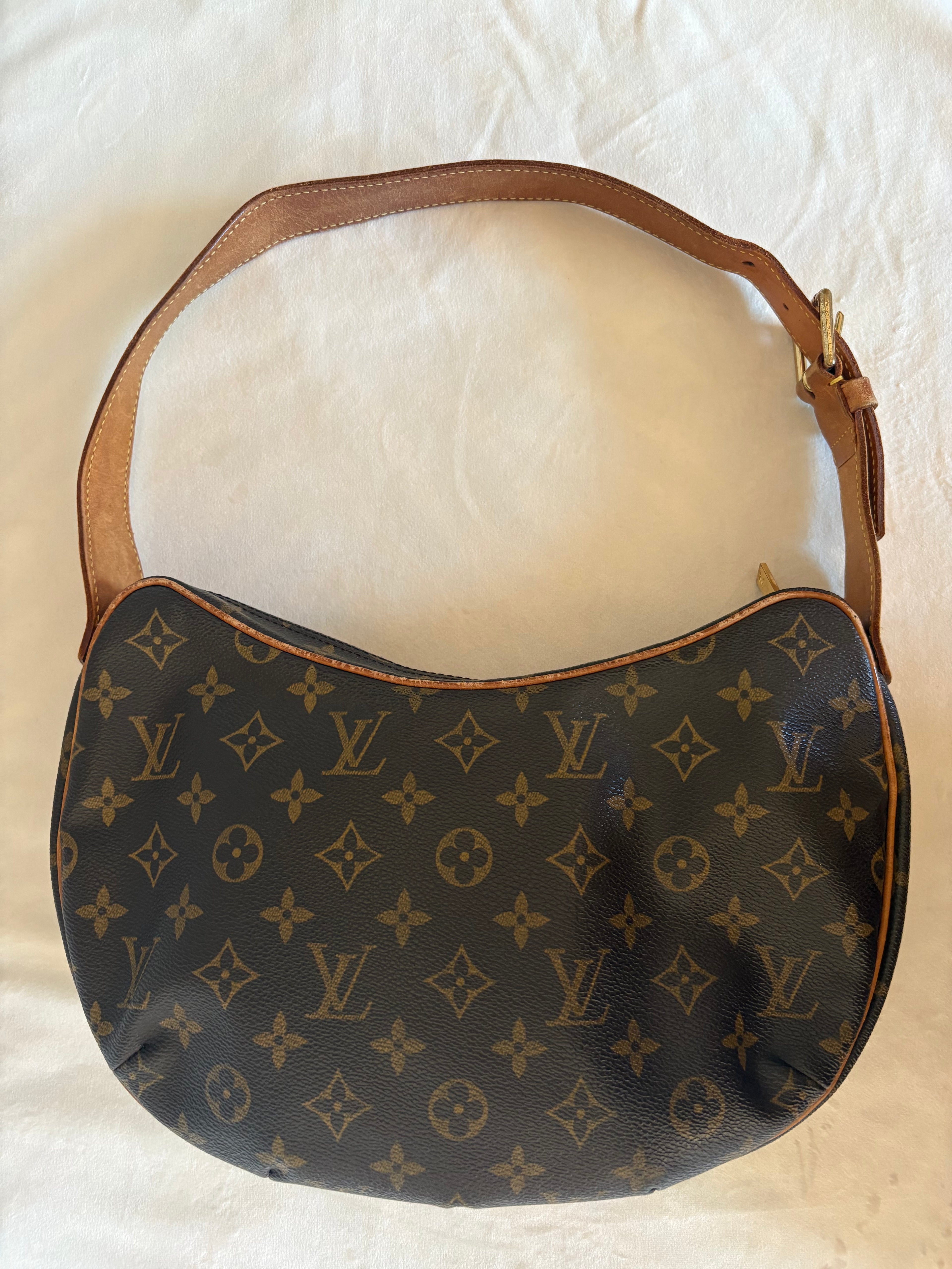 Louis Vuitton Croissant MM