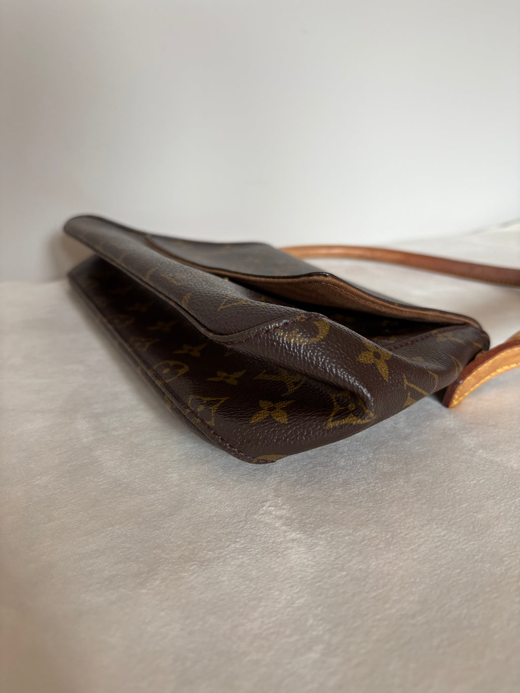 Louis Vuitton Looping mini