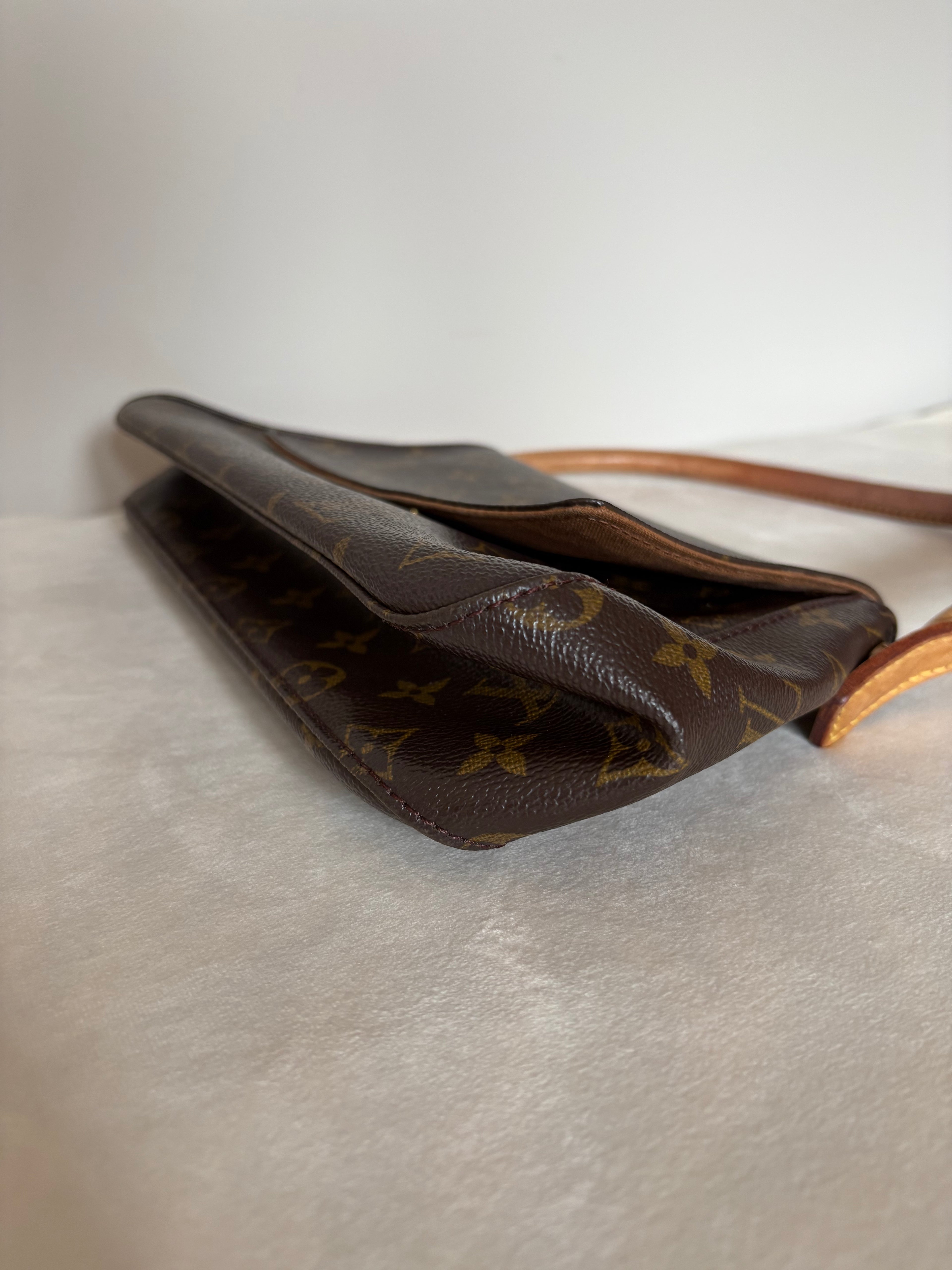 Louis Vuitton Looping mini